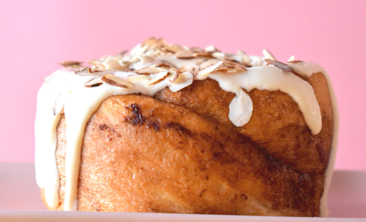 Megarrollo de canela: Tradicional con almendras